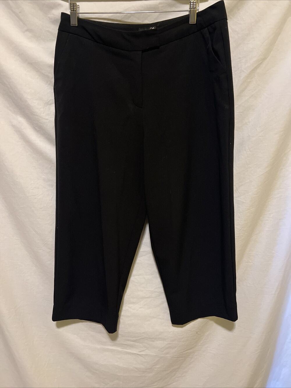 East 5th Woman’s Dress Pants Size 10 Black Slacks Capri Cropped